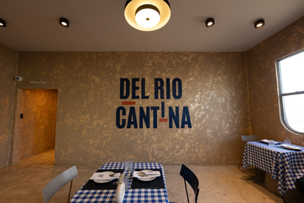 del río cantina